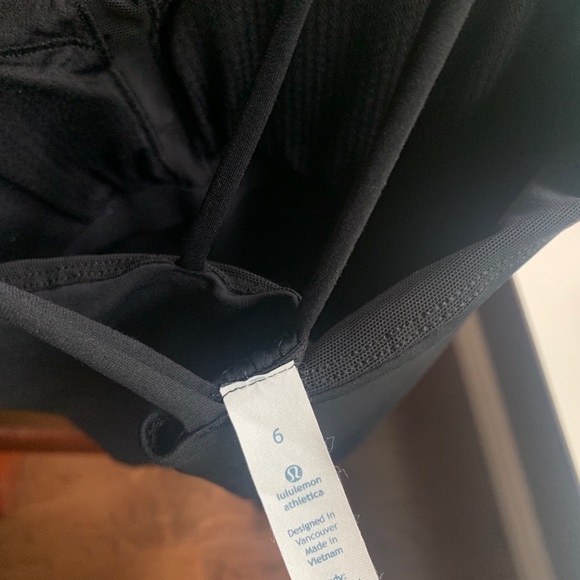 LULU LEMON black tank top - Picture 3 of 7